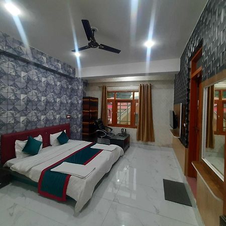 OYO 90740 Hotel Graceland Srīnagar Exterior foto