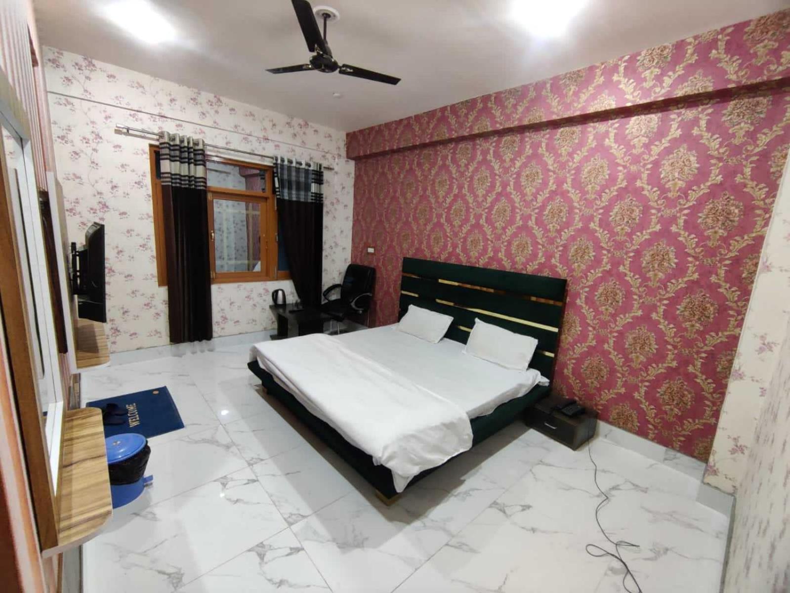 OYO 90740 Hotel Graceland Srīnagar Exterior foto