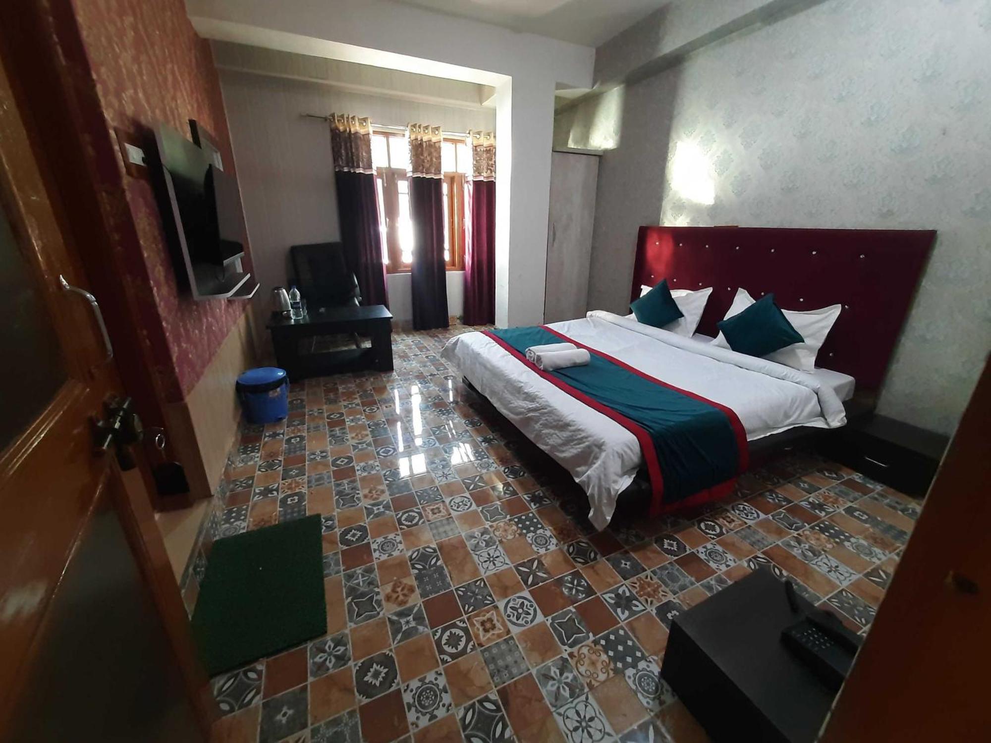 OYO 90740 Hotel Graceland Srīnagar Exterior foto